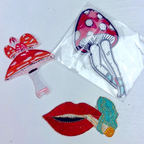 Patches set of 3: 2 Mushrooms 🍄 & lips Patch Iron On 🆕 NEW - Picture 1 of 9